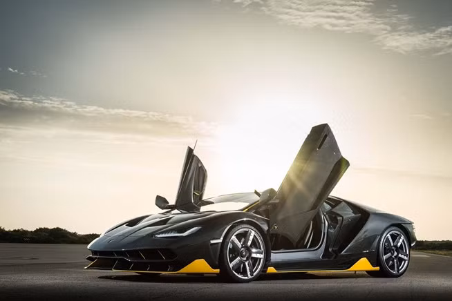 chi vi mot mieng dan sieu xe lamborghini bi trieu hoi