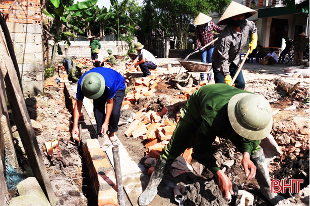 600 can bo huyen loc ha tham gia ngay thu 7 nong thon moi