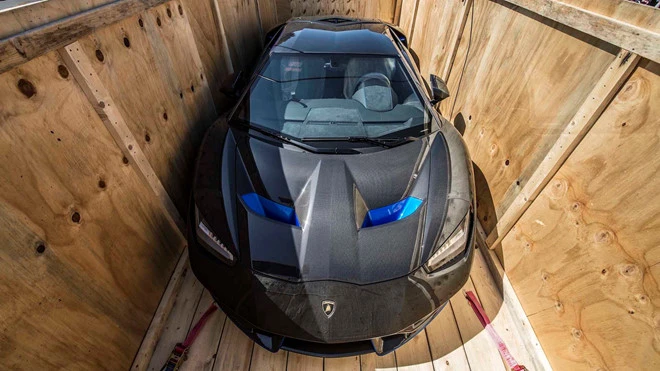 chi vi mot mieng dan sieu xe lamborghini bi trieu hoi