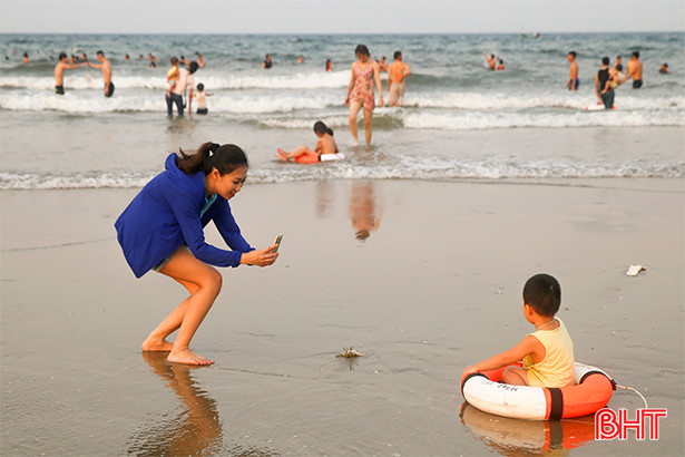ngay giua tuan du khach van do ve bien thach hai