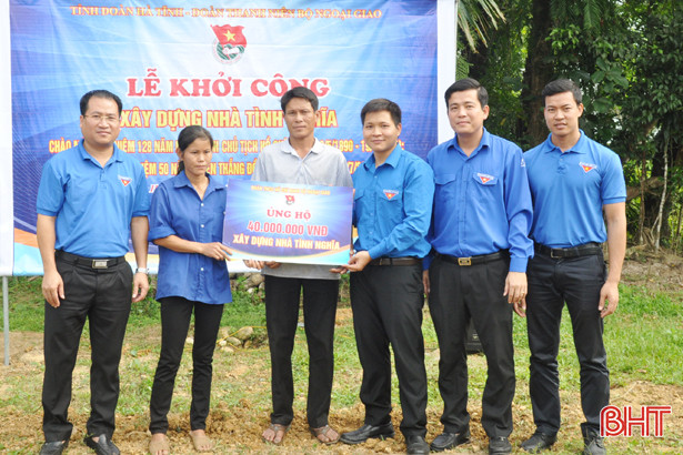 gan 400 nguoi dan huong khe duoc kham cap thuoc mien phi