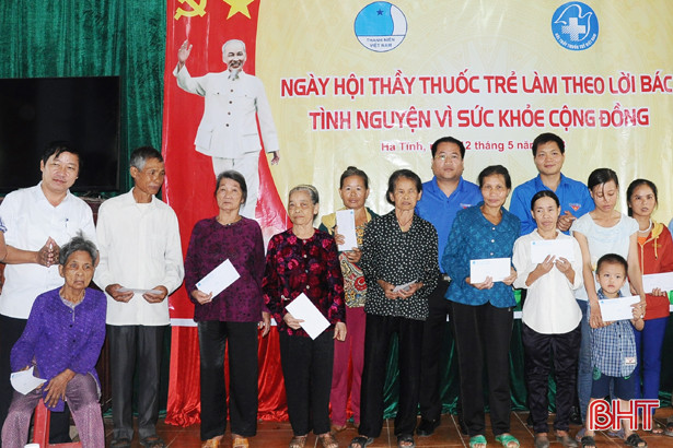 gan 400 nguoi dan huong khe duoc kham cap thuoc mien phi