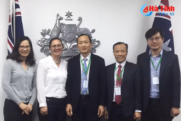 dai su cac nuoc la cau noi hop tac thu hut cac nha dau tu vao ha tinh