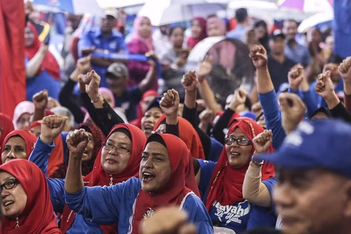 anh suc nong cua bau cu malaysia tang len tung gio