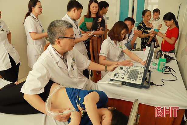 kham sang loc va tu van dieu tri benh tim mien phi cho hon 500 tre em ha tinh