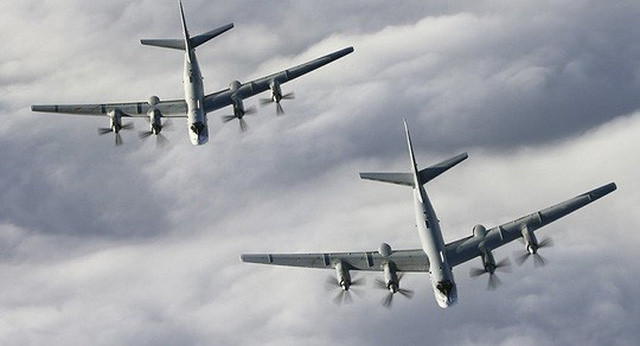 khi chim an thit f 22 doi dau gau tu 95