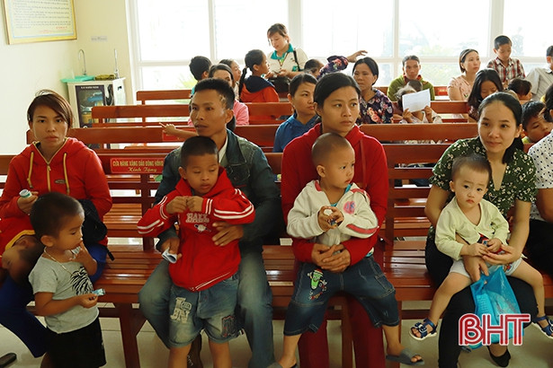 kham sang loc va tu van dieu tri benh tim mien phi cho hon 500 tre em ha tinh