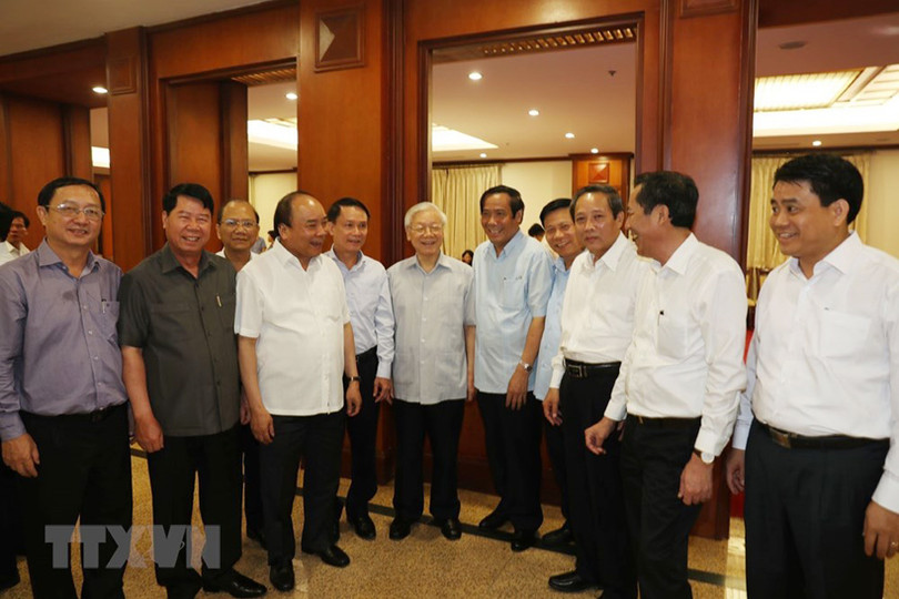 toan canh ngay lam viec thu hai cua hoi nghi trung uong 7