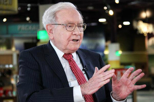 Warren Buffett rất coi trọng kỹ năng giao tiếp. nam thu thuat giao tiep cua cac ty phu