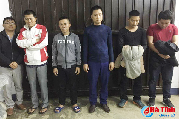 bat soi bac khung trong quan ca phe tai thi xa hong linh