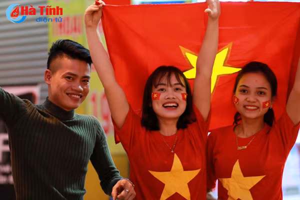 ngam nhung bong hong xinh dep co vu u23 viet nam tai tp ha tinh