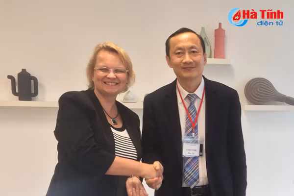 dai su cac nuoc la cau noi hop tac thu hut cac nha dau tu vao ha tinh