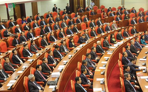 Hội nghị Ban chấp hành Trung ương Đảng lần thứ 7 khóa XII sẽ tập trung bàn, cho ý kiến đối với ba đề án quan trọng về xây dựng đội ngũ cán bộ các cấp; cải cách chính sách tiền lương và cải cách chính sách bảo hiểm xã hội. hoi nghi trung uong 7 ban ve xay dung doi ngu can bo cap chien luoc