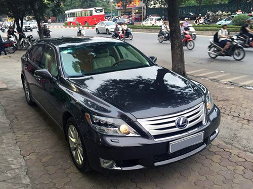 Xe sang hybrid tốn 300 triệu thay ắc-quy khiến khách Việt giật mình ảnh 2 xe sang hybrid ton 300 trieu thay ac quy khien khach viet giat minh