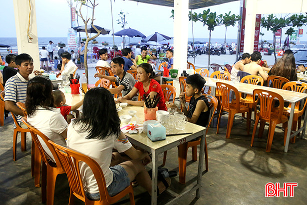 ngay giua tuan du khach van do ve bien thach hai