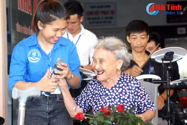 song trong doi can co mot tam long