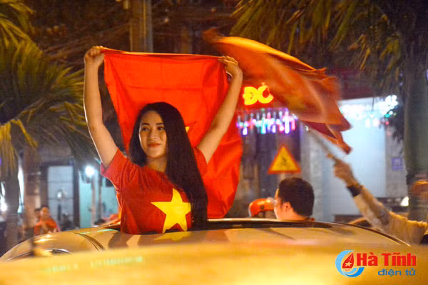 ngam nhung bong hong xinh dep co vu u23 viet nam tai tp ha tinh
