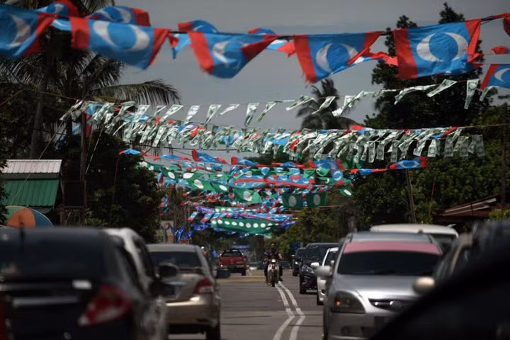 anh suc nong cua bau cu malaysia tang len tung gio
