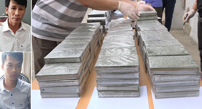 bat 2 doi tuong van chuyen 329 banh heroin tren xe ban tai