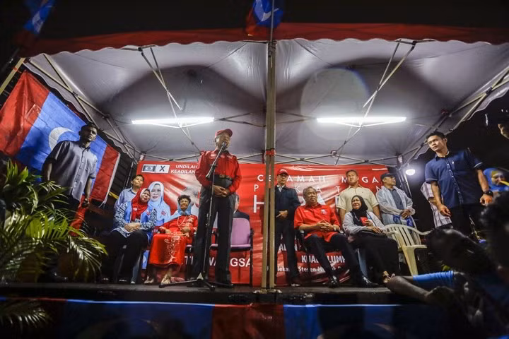 anh suc nong cua bau cu malaysia tang len tung gio