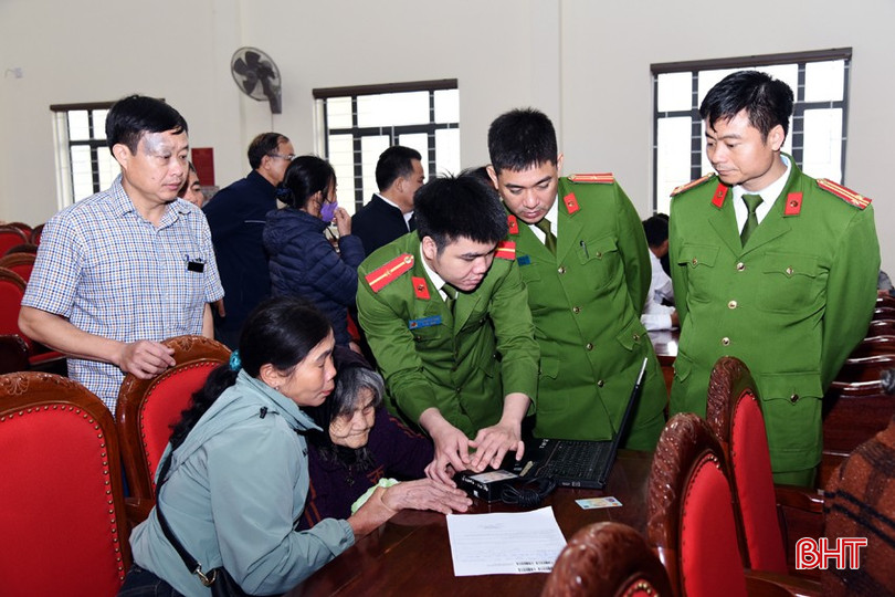 Cơ quan chức năng thu thập vân tay,...