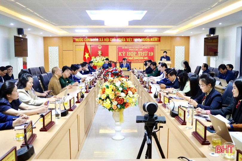 Các đại biểu tham dự kỳ họp.