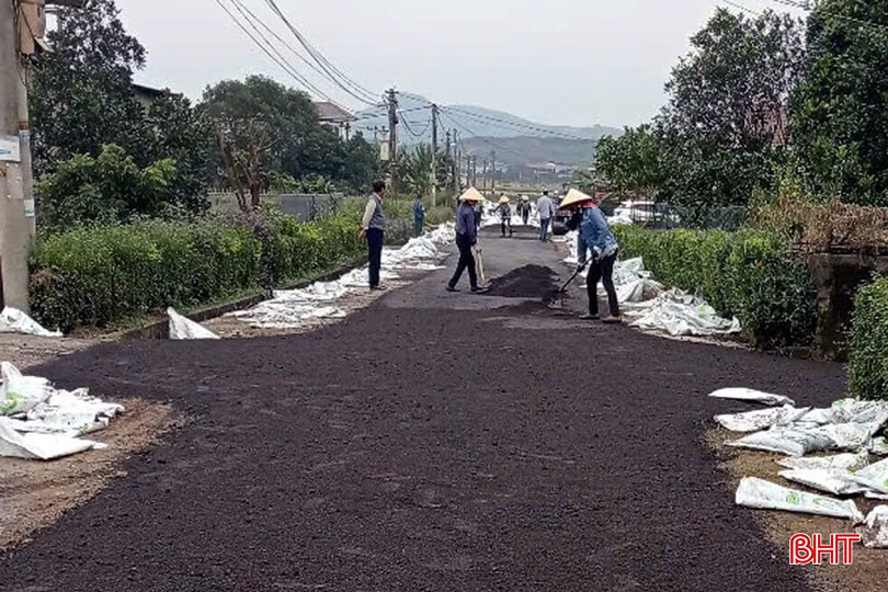 Các tuyến đường ở tổ dân phố Đồng Tiến cơ bản được rải thảm nhựa.