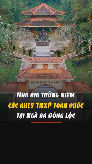 Nhà bia tưởng niệm các Anh hùng liệt sỹ TNXP toàn quốc tại Ngã ba Đồng Lộc
