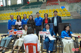 650 người tham gia ngày hội Chủ nhật Đỏ tại Hà Tĩnh