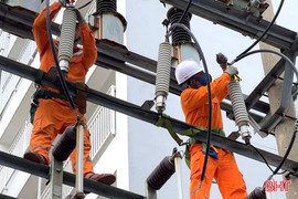 Ngành điện Hà Tĩnh “nước rút” hoàn thành các chỉ tiêu năm