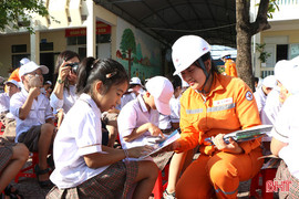 Có gì trong cuốn sách “Bí mật Quả cầu Tím” của EVN?