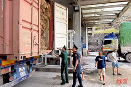 Cửa khẩu quốc tế Cầu Treo sôi động, tạo động lực thu ngân sách
