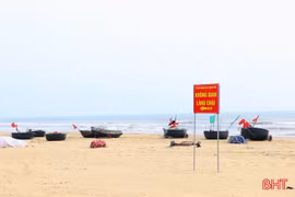 Biển Thạch Hải "thay áo mới" đón mùa du lịch