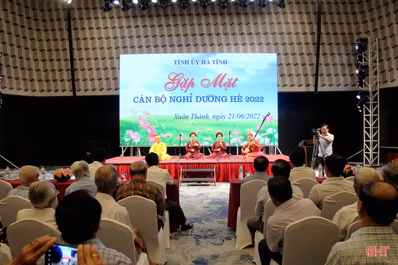 Hà Tĩnh gặp mặt cán bộ chủ chốt nghỉ hưu qua các thời kỳ