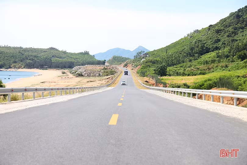 Ngắm tuyến đường ven biển Hà Tĩnh trước ngày “về đích”