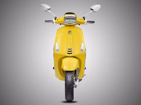 Vespa Sprint và Vespa Primavera “khoác áo mới” sống động đón hè 2022