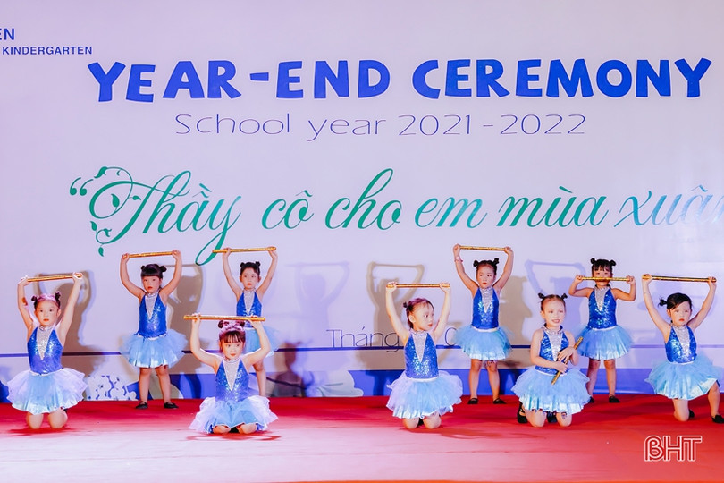 Trường Mầm non Trung Kiên trao chứng chỉ hoàn thành bậc học mầm non cho gần 100 học sinh