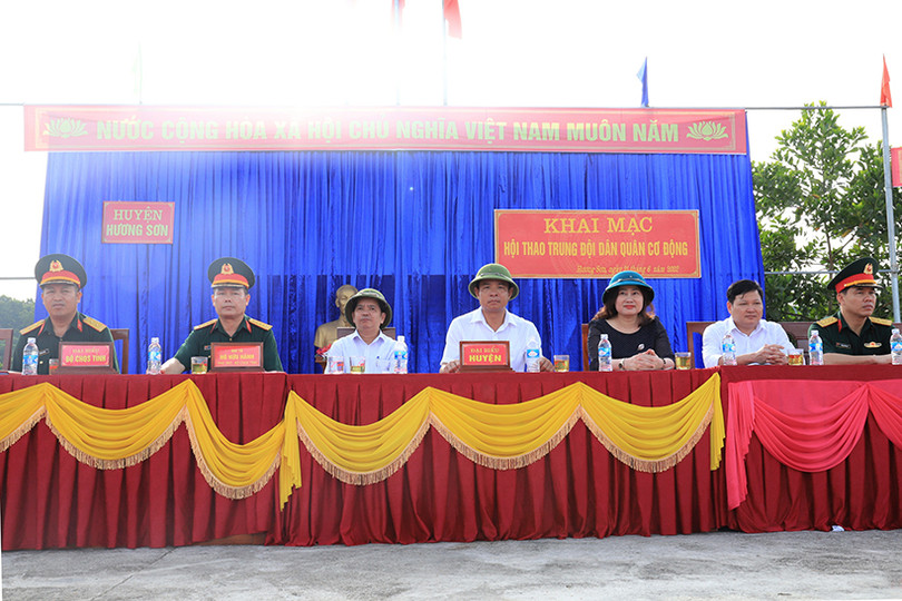 Hội thao trung đội dân quân cơ động cụm 4 ở Hương Sơn