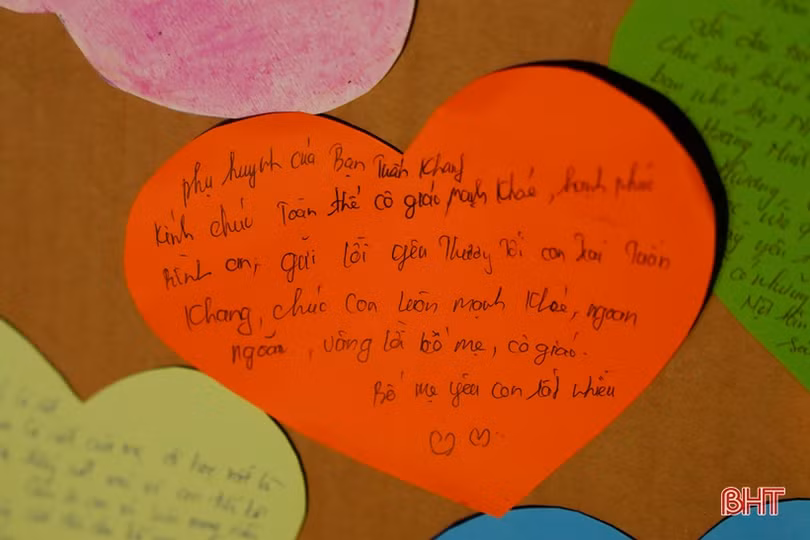 Trường Mầm non Trung Kiên trao chứng chỉ hoàn thành bậc học mầm non cho gần 100 học sinh