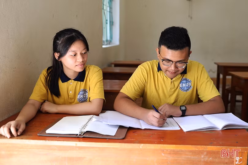 Đôi bạn ở thị xã Kỳ Anh cùng thủ khoa vào lớp 10 THPT Chuyên Hà Tĩnh