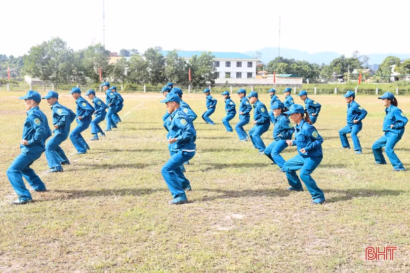 Hội thao trung đội dân quân cơ động cụm 4 ở Hương Sơn
