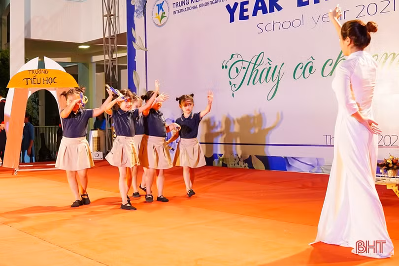 Trường Mầm non Trung Kiên trao chứng chỉ hoàn thành bậc học mầm non cho gần 100 học sinh