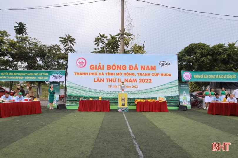 Khởi tranh Giải Bóng đá nam phong trào TP Hà Tĩnh mở rộng năm 2022