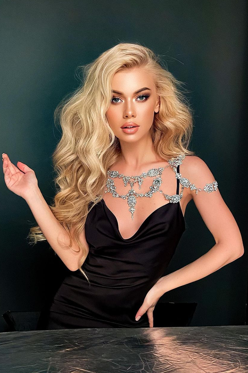 Vẻ đẹp tân Hoa hậu Hoàn vũ Ukraine