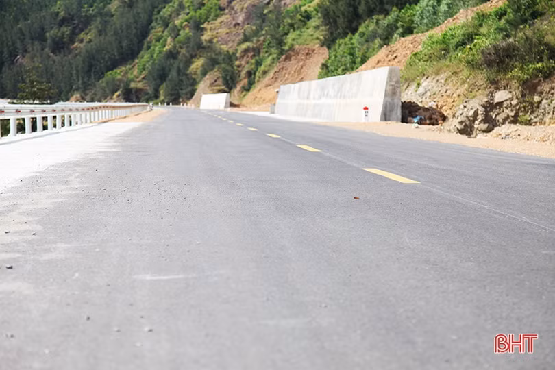 Ngắm tuyến đường ven biển Hà Tĩnh trước ngày “về đích”