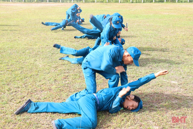 Hội thao trung đội dân quân cơ động cụm 4 ở Hương Sơn