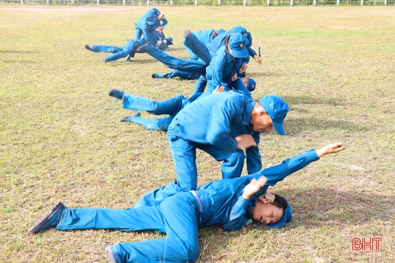 Hội thao trung đội dân quân cơ động cụm 4 ở Hương Sơn