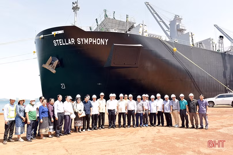 Đoàn công tác tỉnh Savannakhet thăm cảng Vũng Áng và Formosa Hà Tĩnh