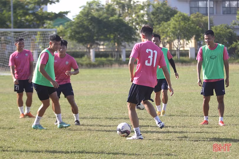 Tiền vệ Nguyễn Trọng Đại có buổi tập đầu tiên cùng đồng đội Hồng Lĩnh Hà Tĩnh