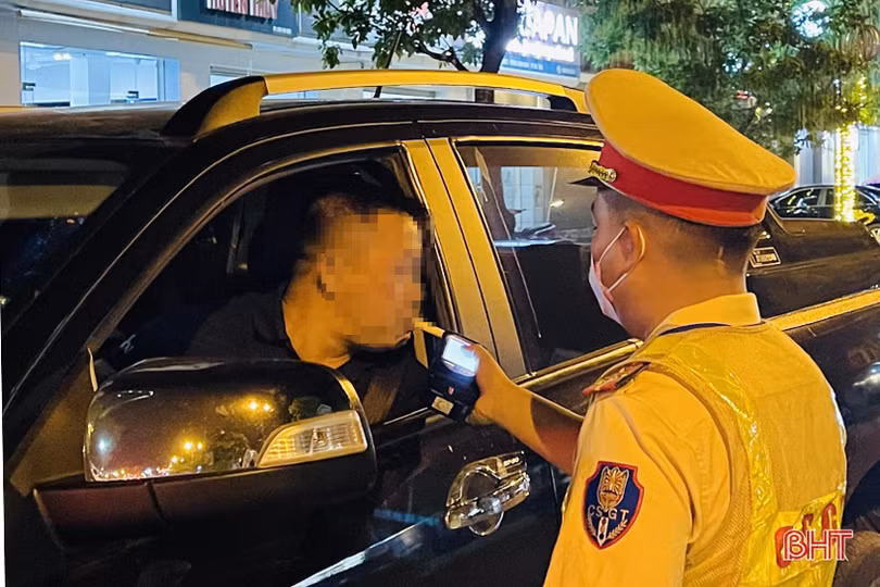 Công an TP Hà Tĩnh “mạnh tay” xử lý lái xe vi phạm nồng độ cồn
